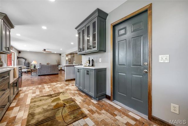 693 Boulevard De Cannes, Edwardsville, IL 62025
