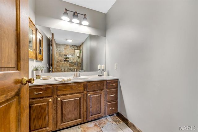 693 Boulevard De Cannes, Edwardsville, IL 62025