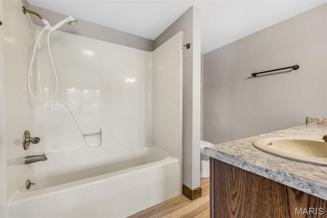 693 Boulevard De Cannes, Edwardsville, IL 62025