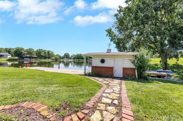 693 Boulevard De Cannes, Edwardsville, IL 62025