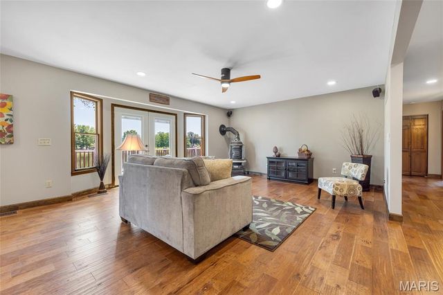 693 Boulevard De Cannes, Edwardsville, IL 62025