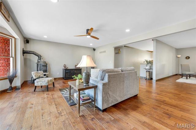 693 Boulevard De Cannes, Edwardsville, IL 62025