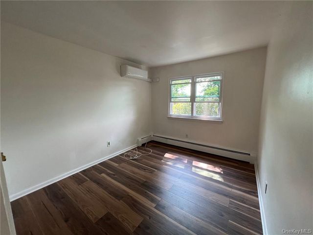 38 Hampton Court, Middletown, NY 10941