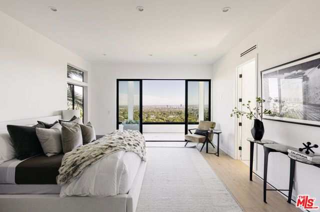 7866 Fareholm Drive, Los Angeles, CA 90046