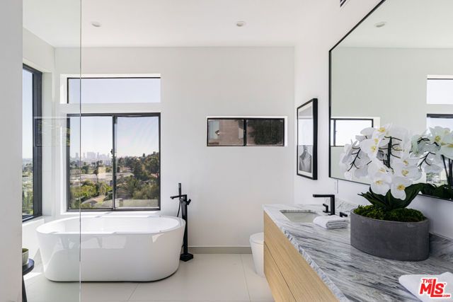 7866 Fareholm Drive, Los Angeles, CA 90046