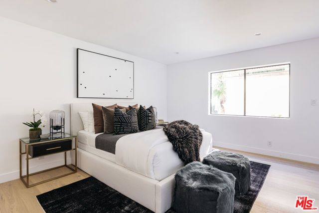 7866 Fareholm Drive, Los Angeles, CA 90046