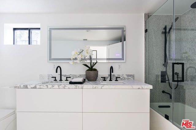 7866 Fareholm Drive, Los Angeles, CA 90046