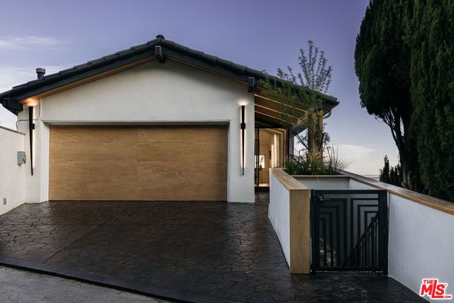 7866 Fareholm Drive, Los Angeles, CA 90046