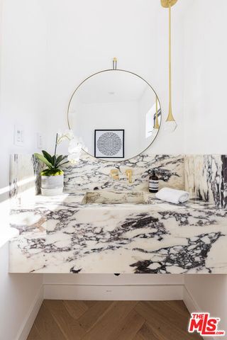 7866 Fareholm Drive, Los Angeles, CA 90046