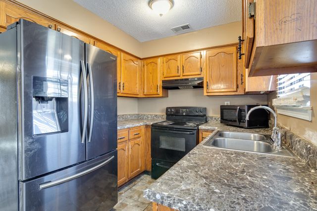 6055 HOLLYHEIGHTS CV, Millington, TN 38053