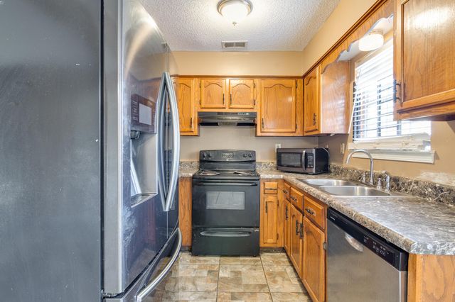 6055 HOLLYHEIGHTS CV, Millington, TN 38053