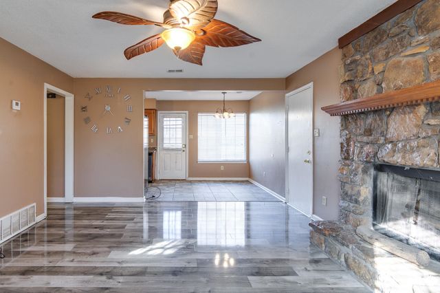 6055 HOLLYHEIGHTS CV, Millington, TN 38053