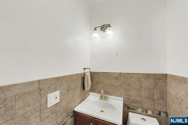 1 Pine Street, Kearny, NJ 07032