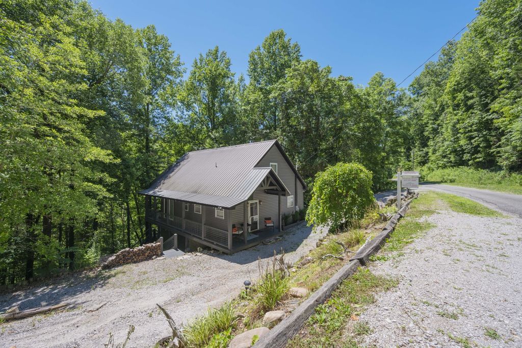 1337 Lakeside Dr, Smithville, TN 37166