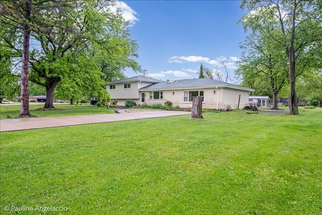 1011 W Wildwood Drive, Prospect Heights, IL 60070