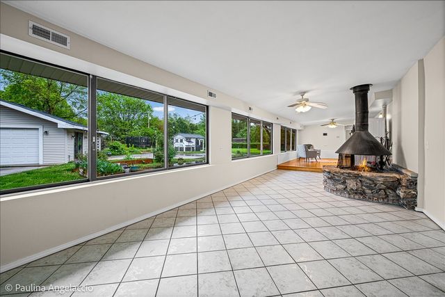1011 W Wildwood Drive, Prospect Heights, IL 60070
