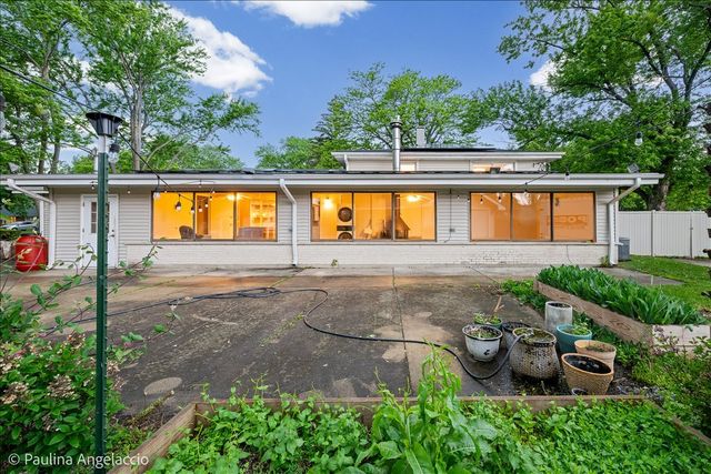 1011 W Wildwood Drive, Prospect Heights, IL 60070