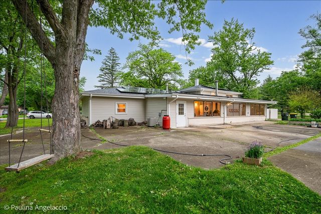 1011 W Wildwood Drive, Prospect Heights, IL 60070