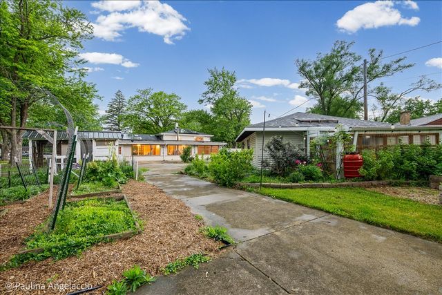 1011 W Wildwood Drive, Prospect Heights, IL 60070