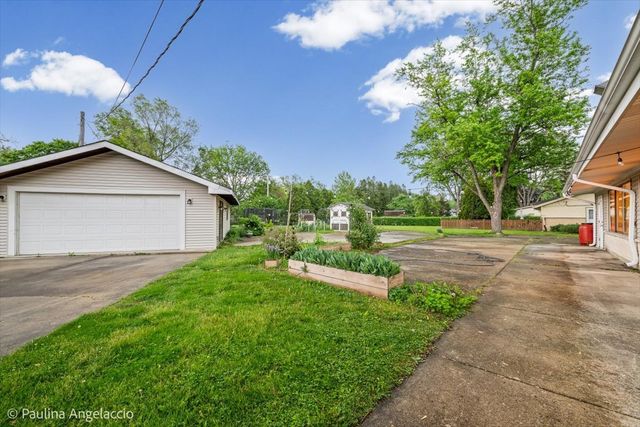 1011 W Wildwood Drive, Prospect Heights, IL 60070