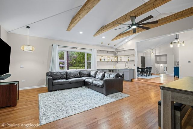 1011 W Wildwood Drive, Prospect Heights, IL 60070