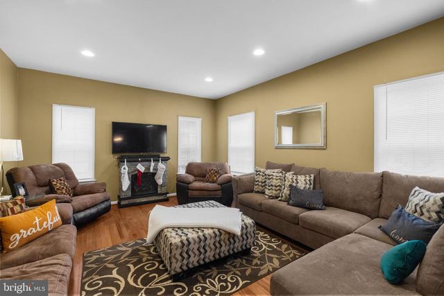 121 CHAGALL LN, Martinsburg, WV 25403