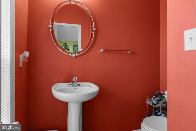 121 CHAGALL LN, Martinsburg, WV 25403