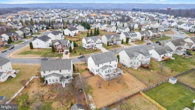 121 CHAGALL LN, Martinsburg, WV 25403