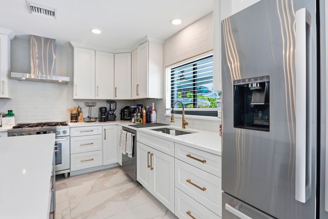2447 SE 10th Street, Pompano Beach, FL 33062