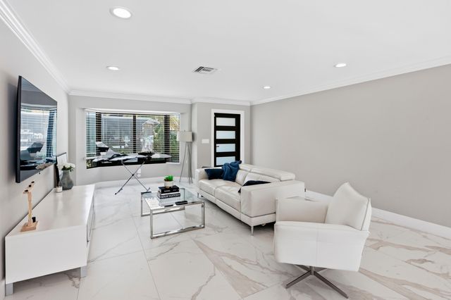 2447 SE 10th Street, Pompano Beach, FL 33062