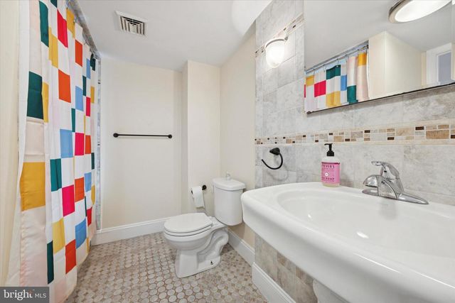 341 DICKINSON ST, Philadelphia, PA 19147