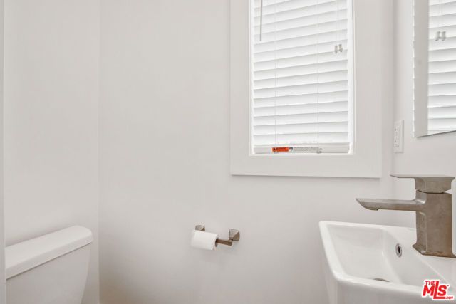 807 N Croft Avenue, Los Angeles, CA 90069