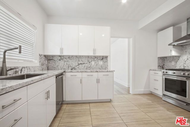 807 N Croft Avenue, Los Angeles, CA 90069