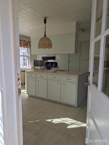 4 New Amwell Road, Hillsborough, NJ 08844