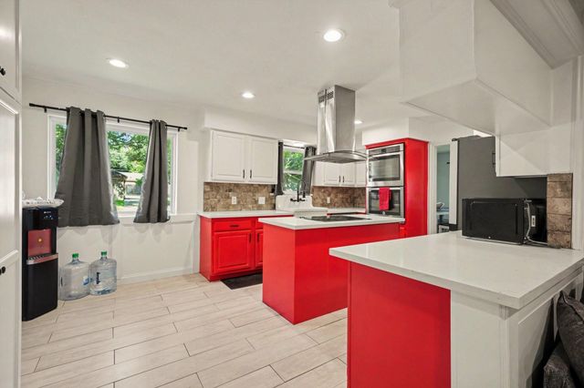 8319 Crestwood Drive, Texas City, TX 77591