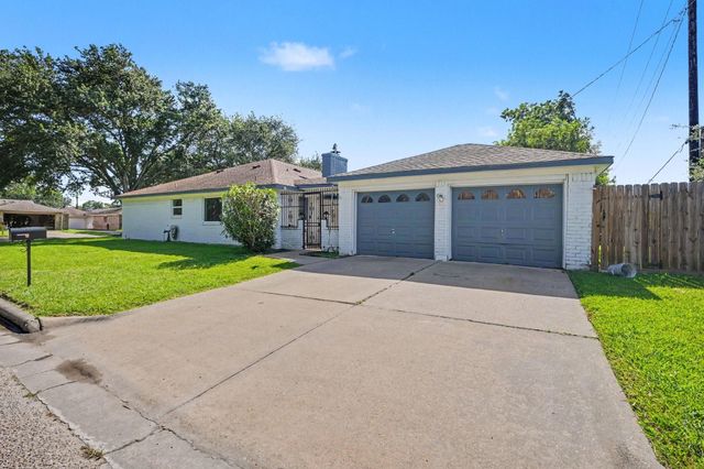 8319 Crestwood Drive, Texas City, TX 77591