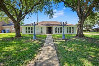 8319 Crestwood Drive, Texas City, TX 77591