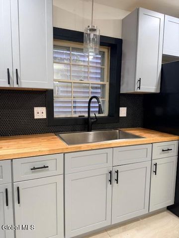 1009 5th Avenue, Troy, NY 12180