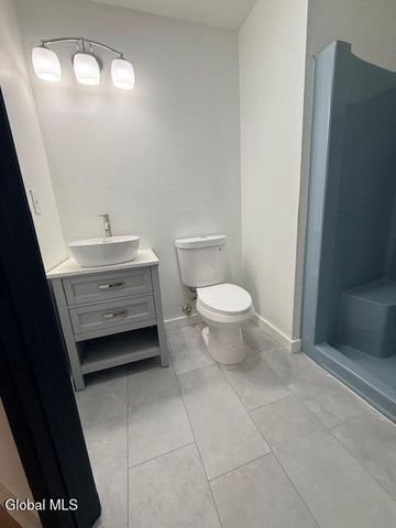 1009 5th Avenue, Troy, NY 12180