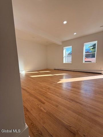 1009 5th Avenue, Troy, NY 12180