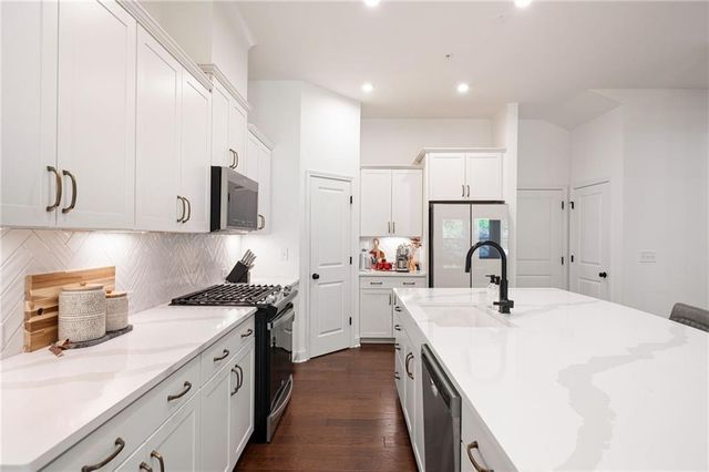 203 Holden Way, Woodstock, GA 30189