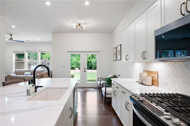 203 Holden Way, Woodstock, GA 30189