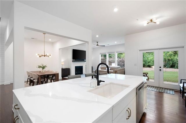 203 Holden Way, Woodstock, GA 30189