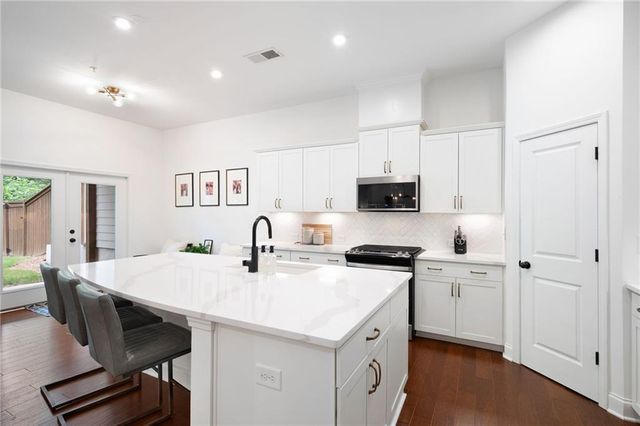 203 Holden Way, Woodstock, GA 30189