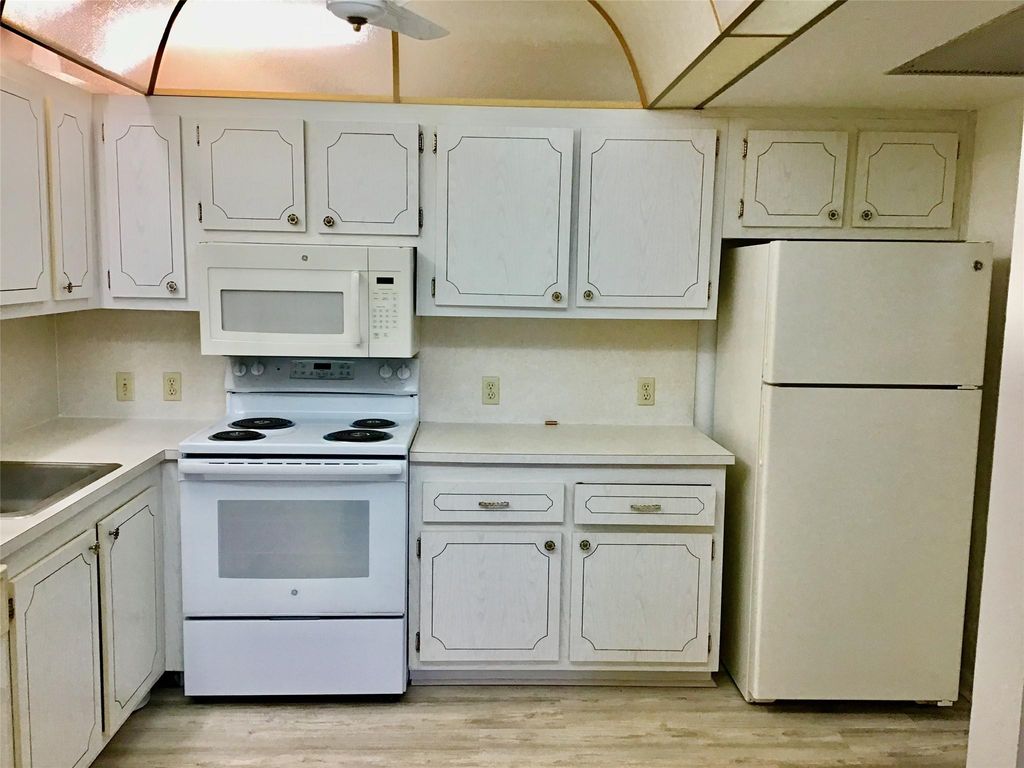 204 Preston E 204, Boca Raton, FL 33434