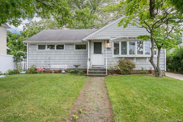 1644 Meadowbrook Road, Merrick, NY 11566