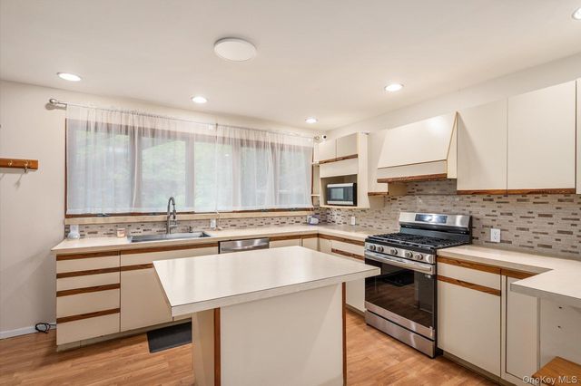 1644 Meadowbrook Road, Merrick, NY 11566