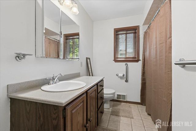 107 Bowne Court, Old Bridge, NJ 07747