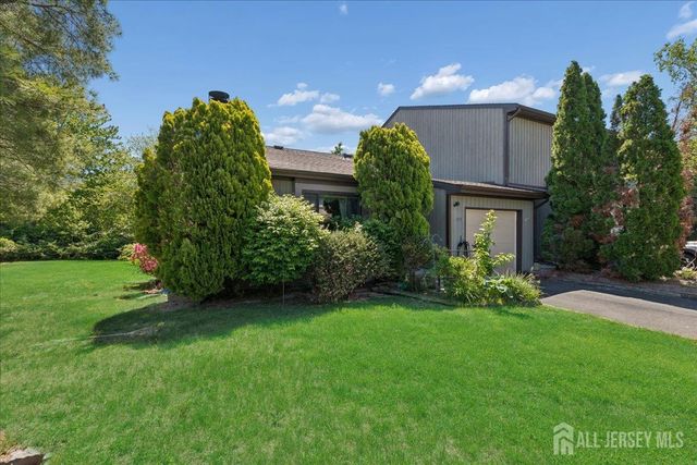 107 Bowne Court, Old Bridge, NJ 07747
