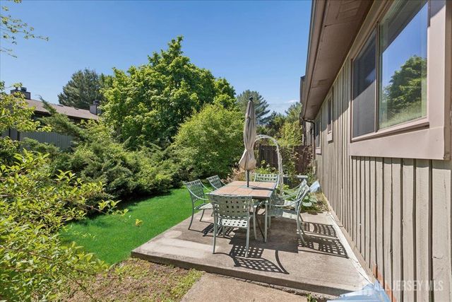 107 Bowne Court, Old Bridge, NJ 07747